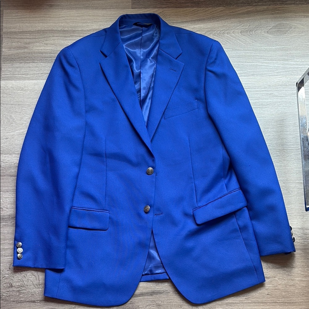 Vibrant Blue Sport Coat with Notched Lapels and Tailored Fit